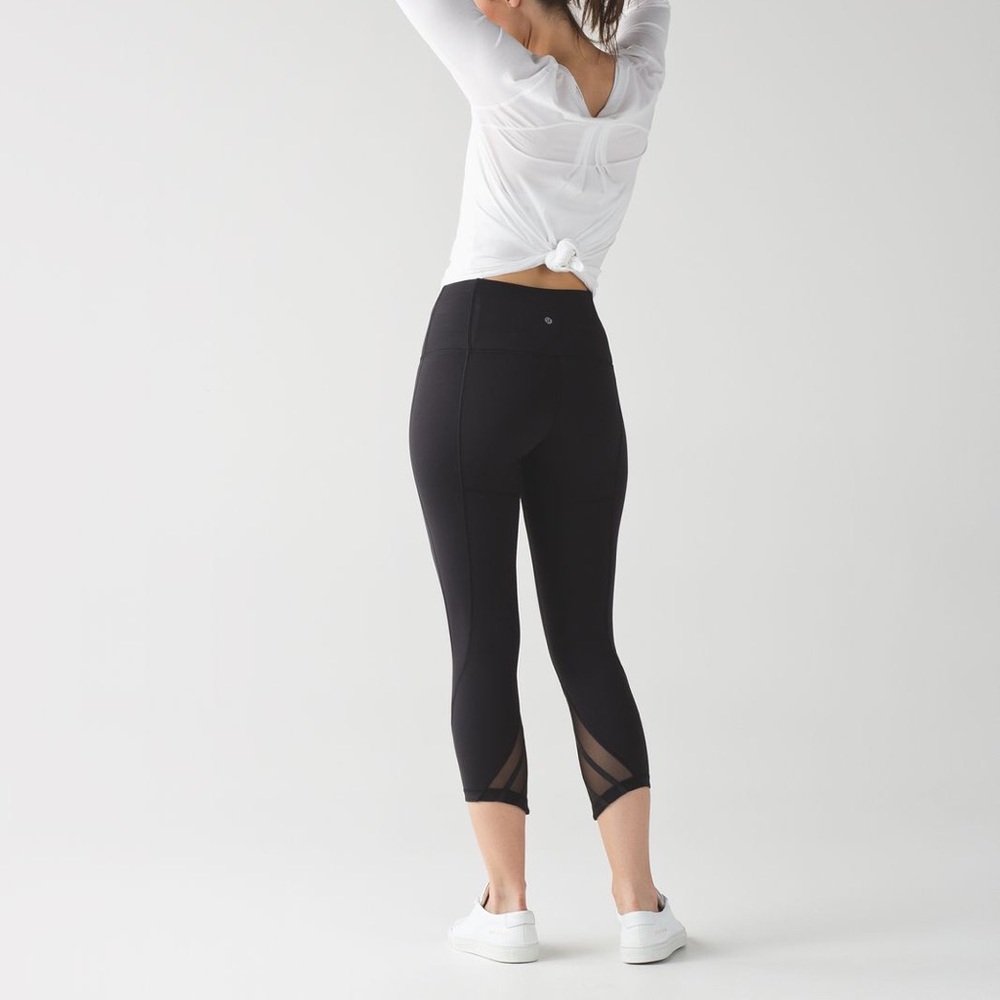 Lululemon Essential Rhythm Crop size 6